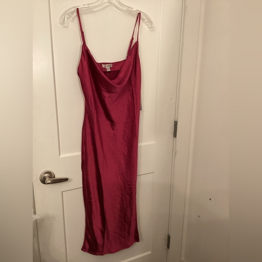NWT Justify Size M Dress Raspberry‎